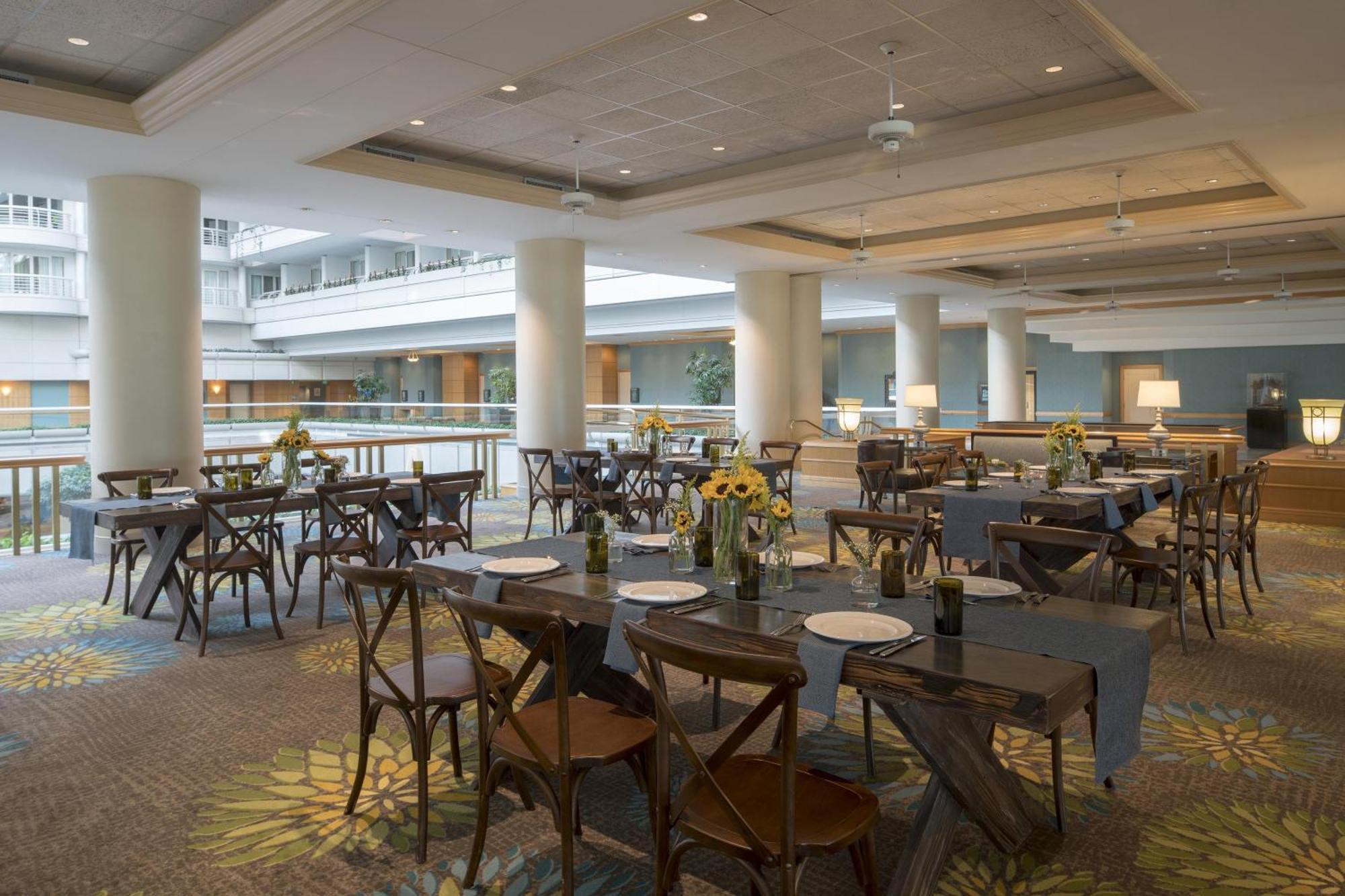 Hyatt Regency International Airport Hotel 4*