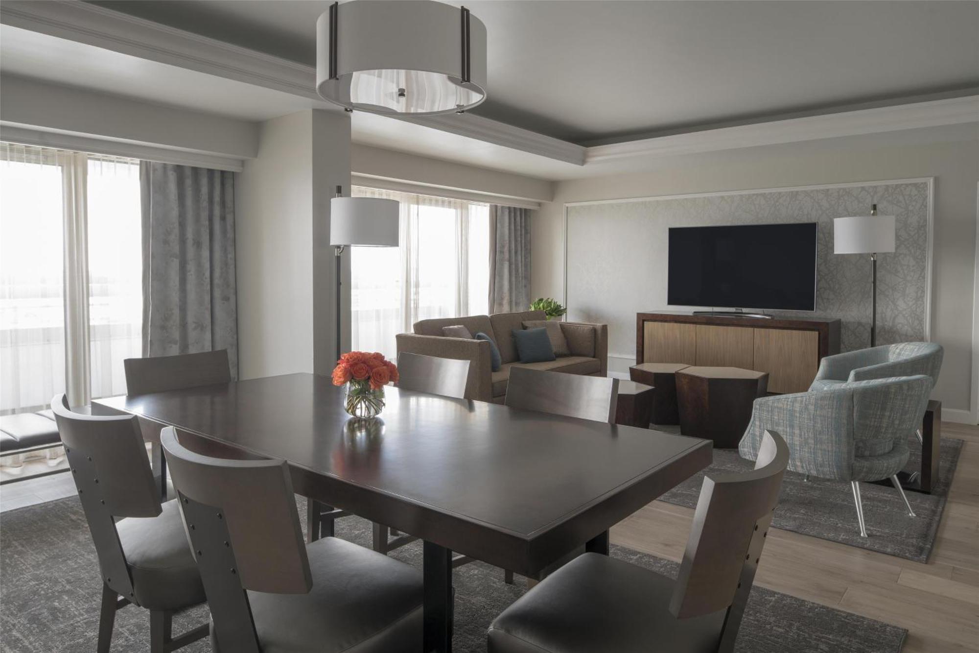 Hyatt Regency International Airport 4*